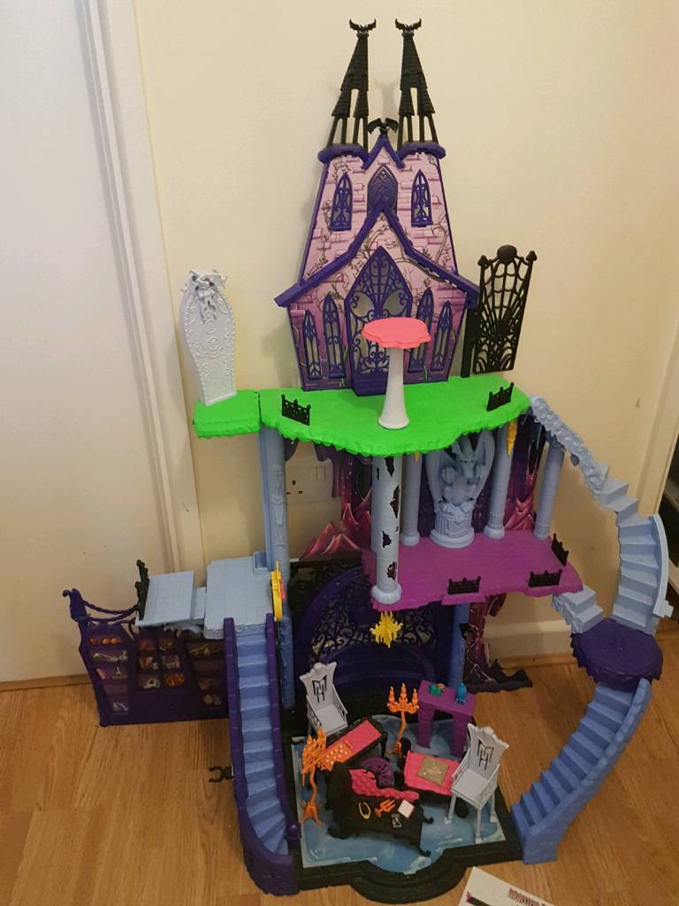 monster high catacombs playset